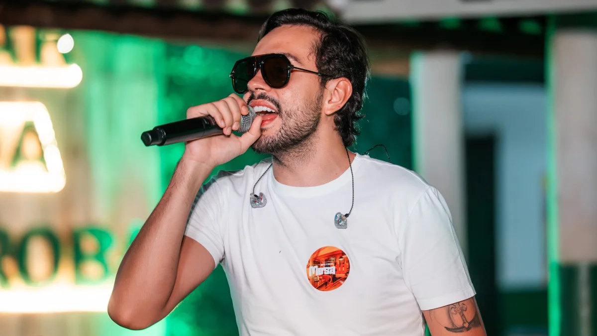 Breno Ferreira aposta em clima de bar no audiovisual “Mesa 10”, gravado em Goiás