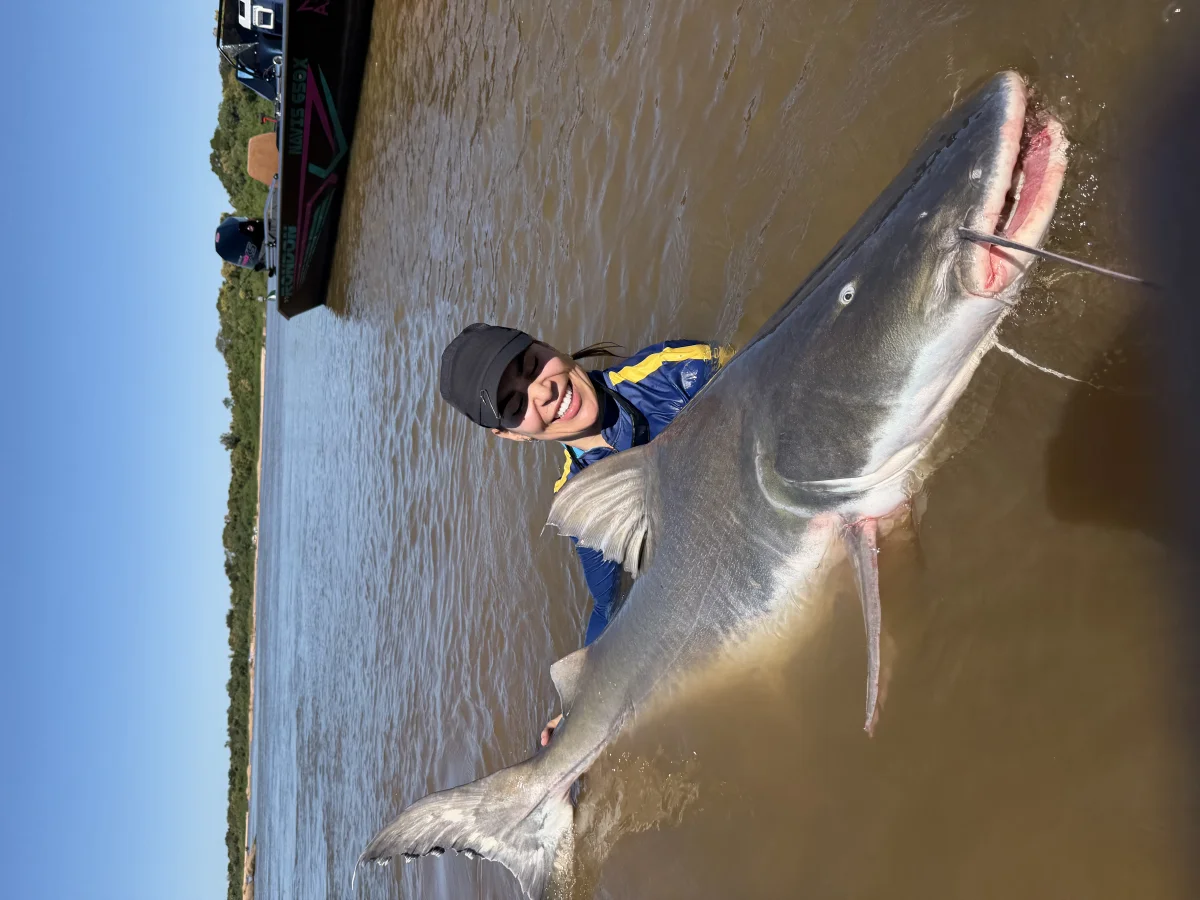 Naiara Azevedo fisga peixe de mais de 2 metros e celebra conquista inédita